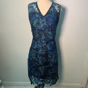 Tahari dress Blue Floral Fully Lined Sleeveless shift knee Dress size 4